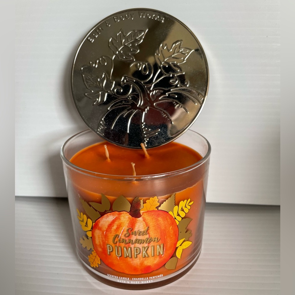 BBW Sweet Cinnamon Pumpkin 3-Wick Candle with Lid White Barn/Bath&Body Works NEW